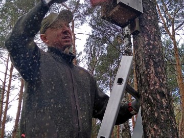 Przegląd i czyszczenie budek dla ptaków w PKMWiW, <p>M. Ignaczak</p>